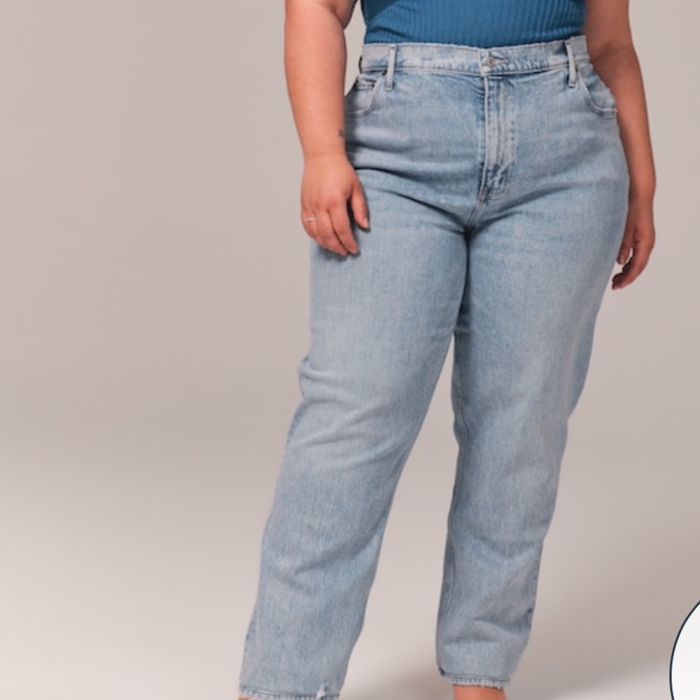 Abercrombie & Fitch Curve Love Ultra High Rise 90s Straight Jean NWT
